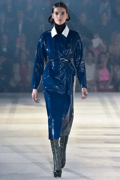 Look 60